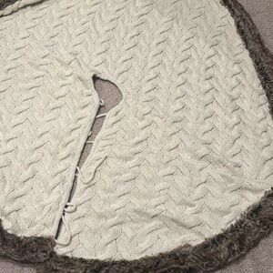 Cozy Cable Knit Tree Skirt with Faux Fur Trim